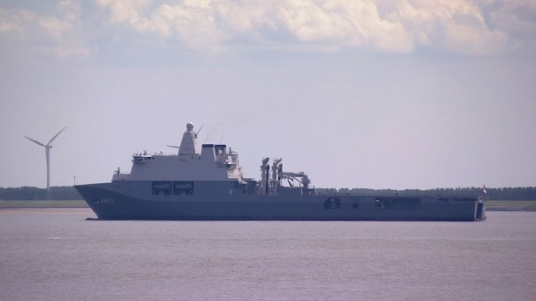 'Vreemd defect' aan motor grootste marineschip