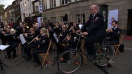 Duits orkest haalt grap met fiets uit op 5 mei