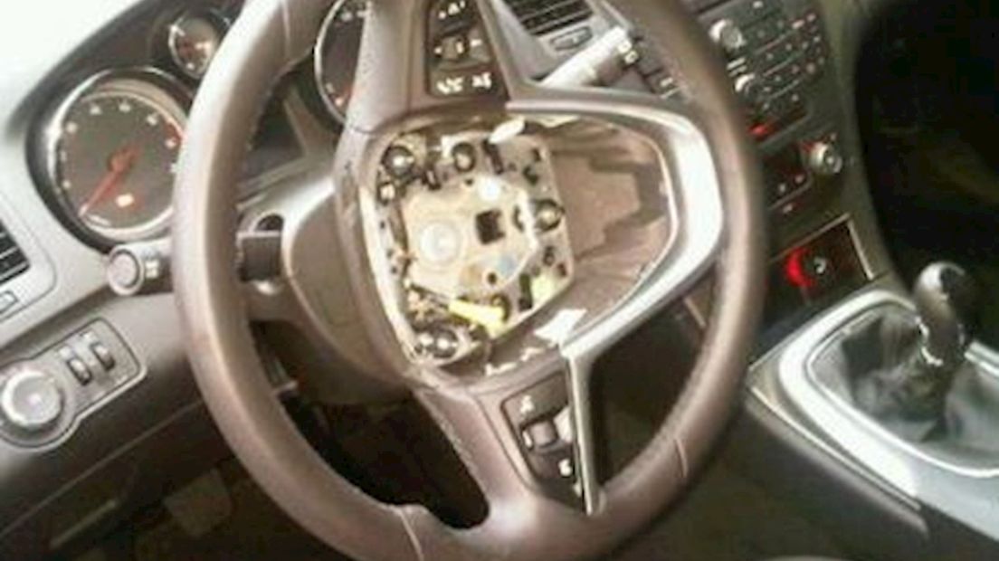 Auto's bij garage opengebroken voor airbag RTV Oost