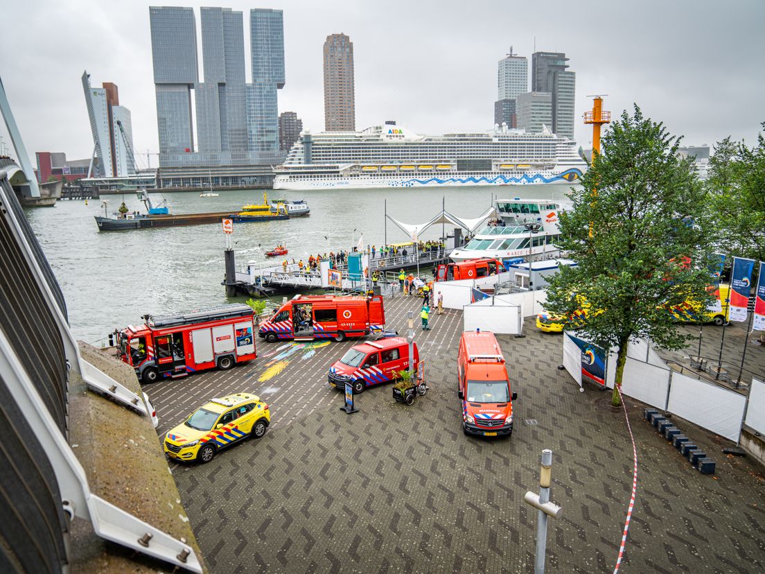 Alle hulpdiensten rukten uit om de opvarenden uit de watertaxi te redden.
