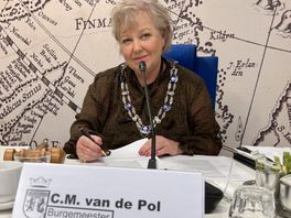 Meerderheid Terschellinger gemeenteraad wil ontslag burgemeester Caroline van de Pol