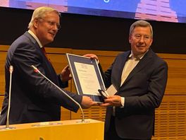 Na 29 (!) jaar afscheid als Statenlid: Dirk van Dijk (SGP) breed onderscheiden