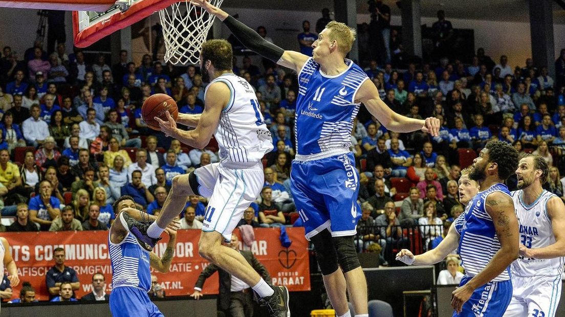 Lees terug Donar ziet Zwolle op matchpoint komen na ontluisterende
