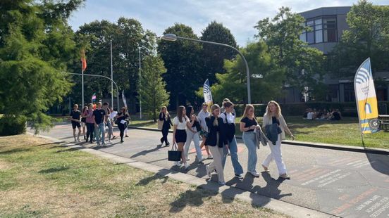 Zernike stroomt weer vol met studenten: 'Zin in het nieuwe jaar, wel even wennen!'