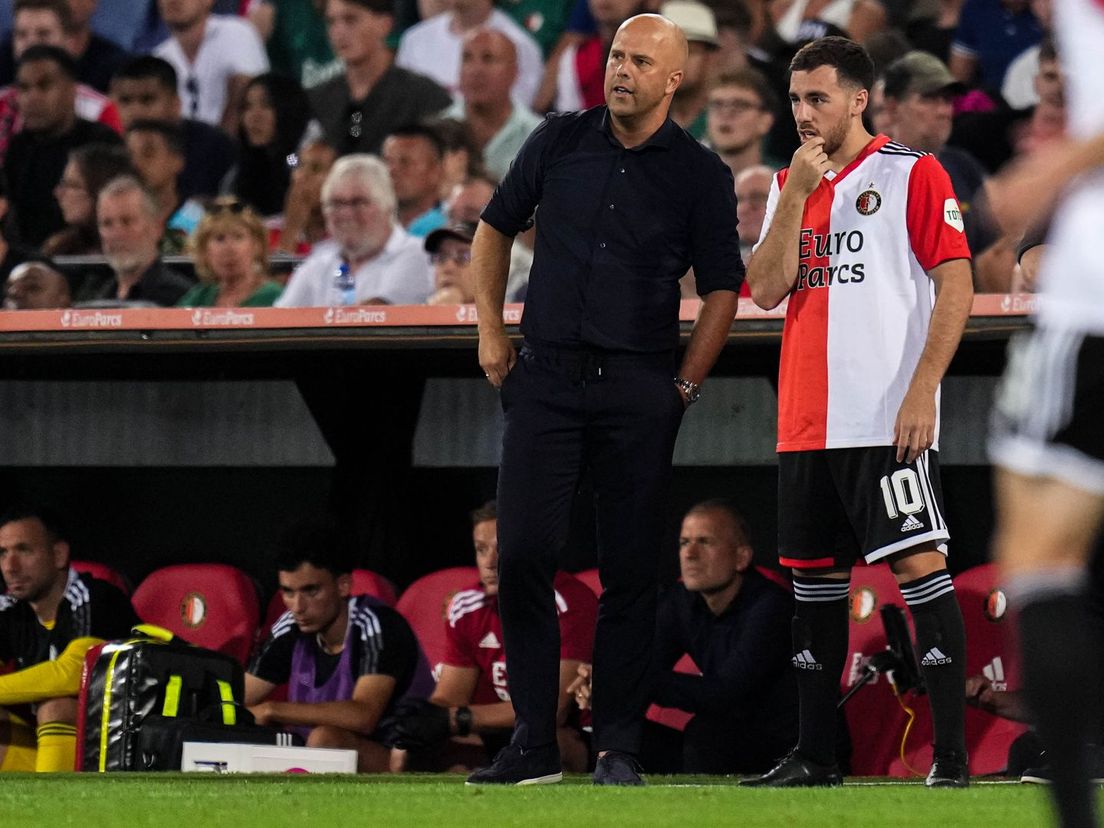 Arne Slot met Orkun Kökcü, de nieuwe aanvoerder van Feyenoord