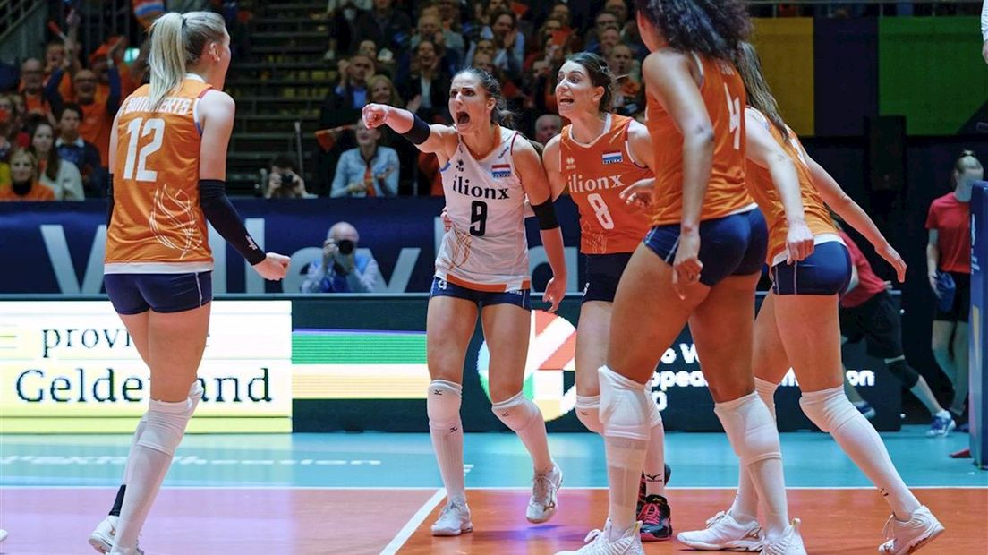 Volleybalsters langs Azerbeidzjan op OKT