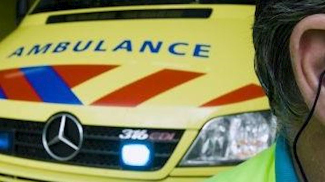 Ambulance bracht vrouw naar ziekenhuis in Enschede