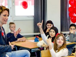 Kinderen niet goed genoeg in taal en rekenen: 'We moeten de leraren weer les laten geven'