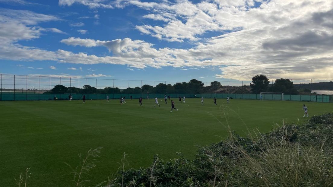 Het decor tijdens FC Groningen - FC Metz in Spanje