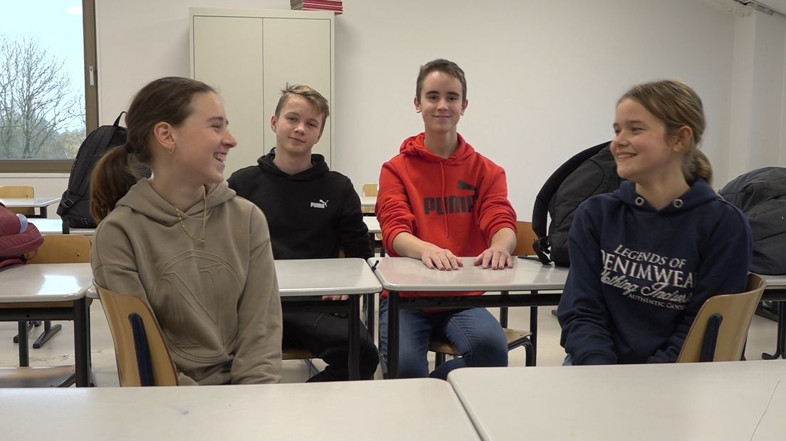 De vier jongeren die Gronings leren