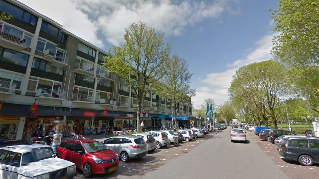 Het winkelcentrum aan de Van Lenneplaan in Groningen