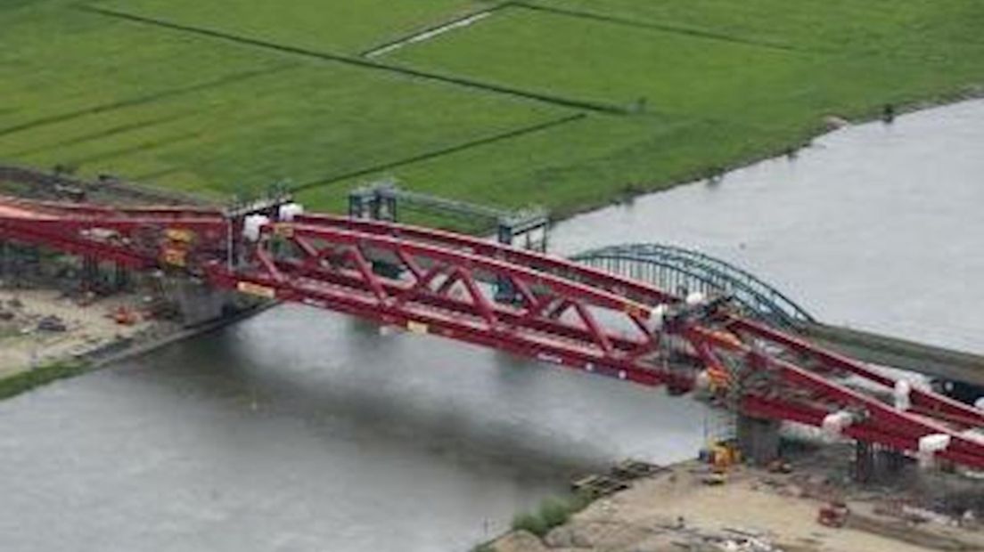 Nieuwe spoorbrug bij Hattem