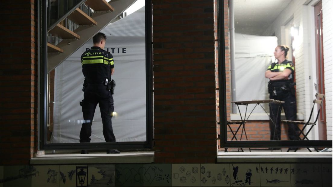 De politie doet onderzoek aan de Uilebomen in Den Haag. I