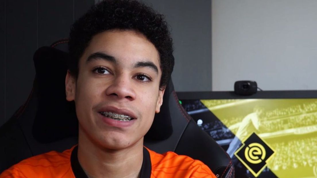 Levi de Weerd in Oranje.