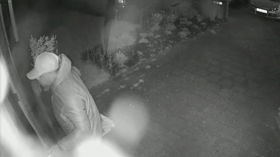 Man steelt geldwisselautomaat bij hotel in Zalk