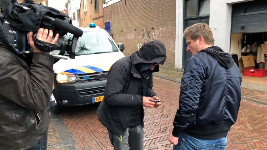 Cameraploeg van Undercover Nederland met Alberto Stegeman in Middelburg