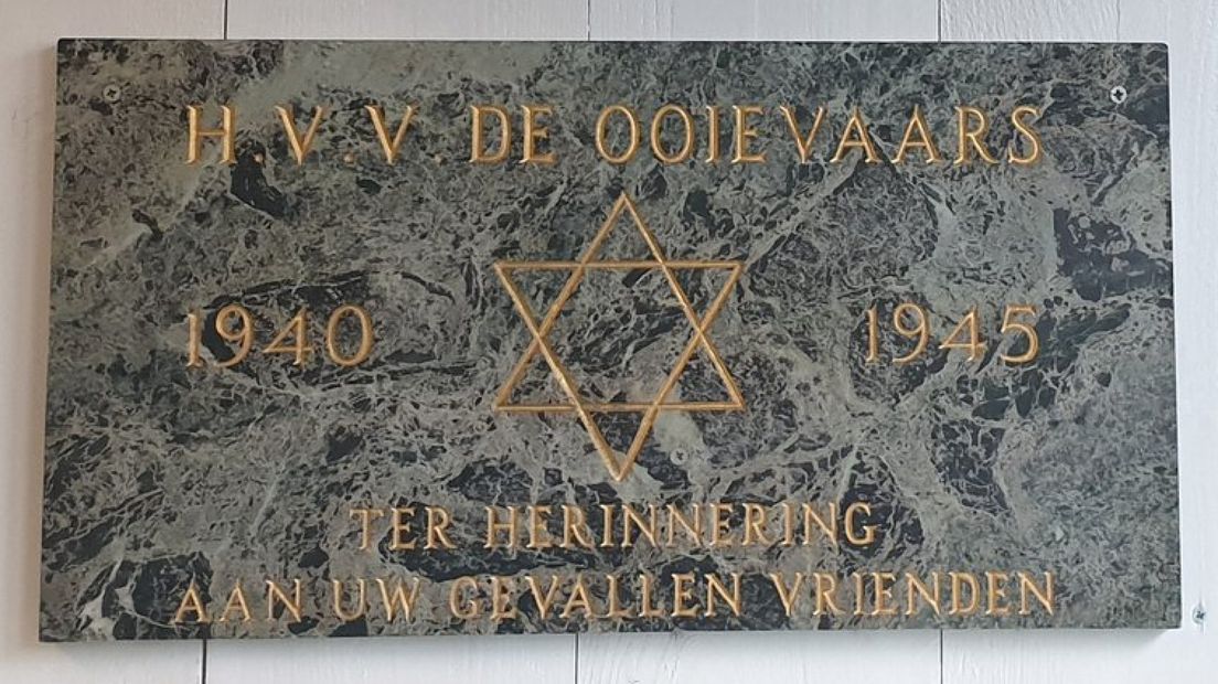 De gedenksteen van De Ooievaars