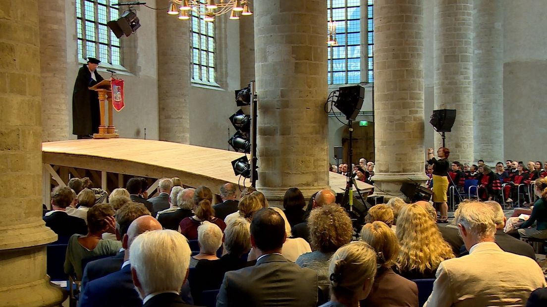 Minister Koenders opende met een toespraak het nieuwe studiejaar