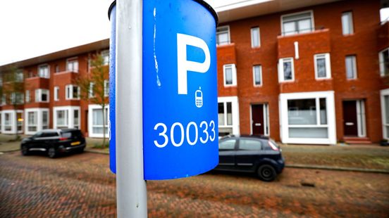 Parkeervergunning kwijt na gemiste betaling? Wethouder noemt dat ‘krukkig’