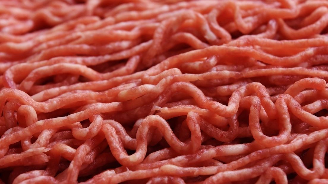 NVWA waarschuwt voor gevaarlijke bacterie in vlees van EMTÉ