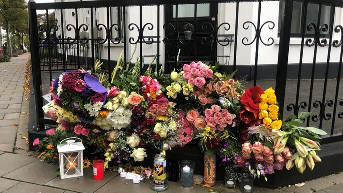 Bloemen in de buurt voor de overleden Jan.