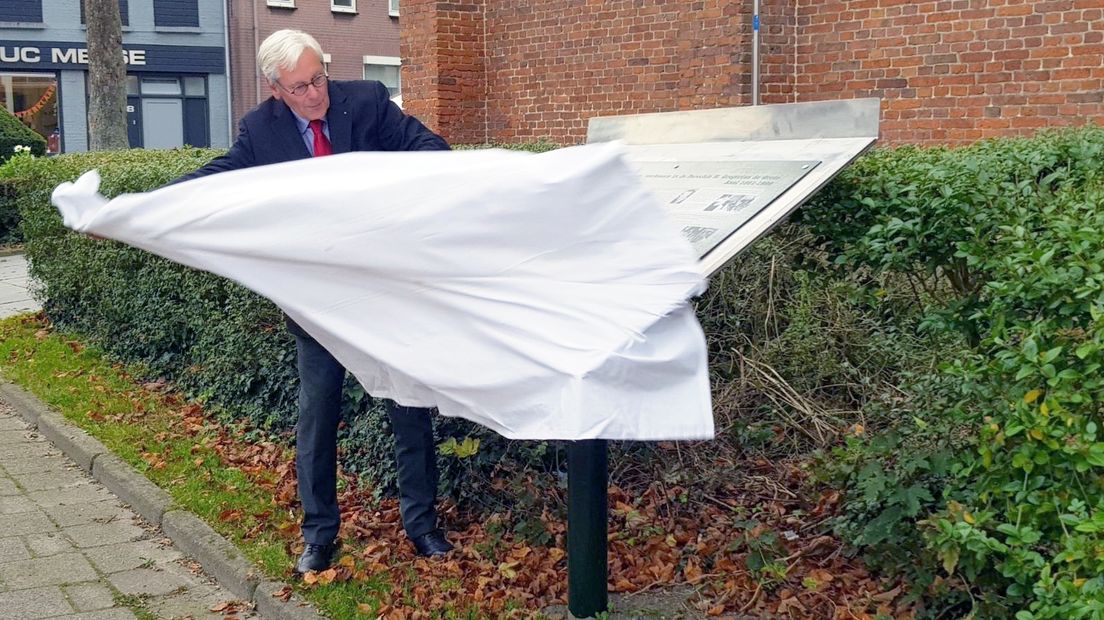 Pastoor 'diep geraakt' door onthulling van informatiebord in Axel