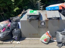 Wat moet Rotterdam doen tegen afval naast de container: boetes, voorlichting of meer containers?
