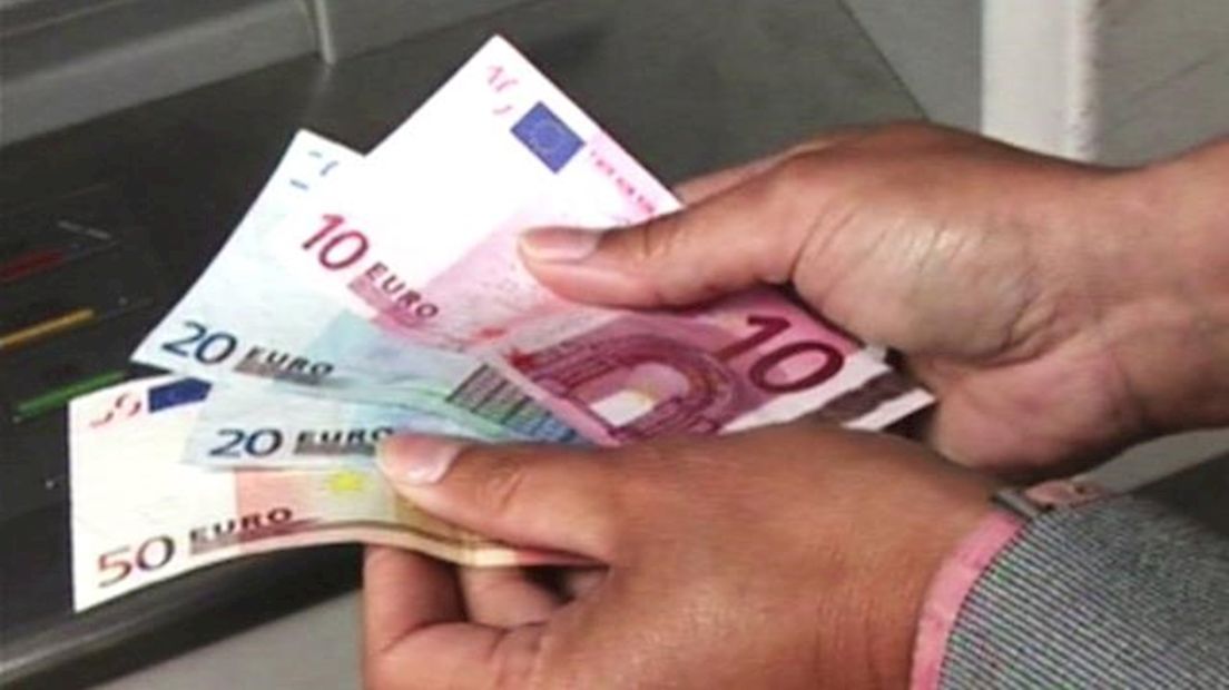 Geld vergeten bij automaat in Nijverdal