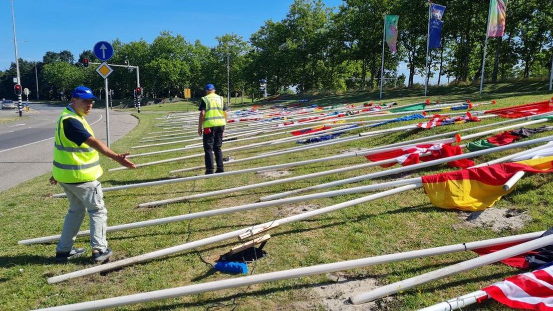De vlaggen zijn allemaal neergehaald.