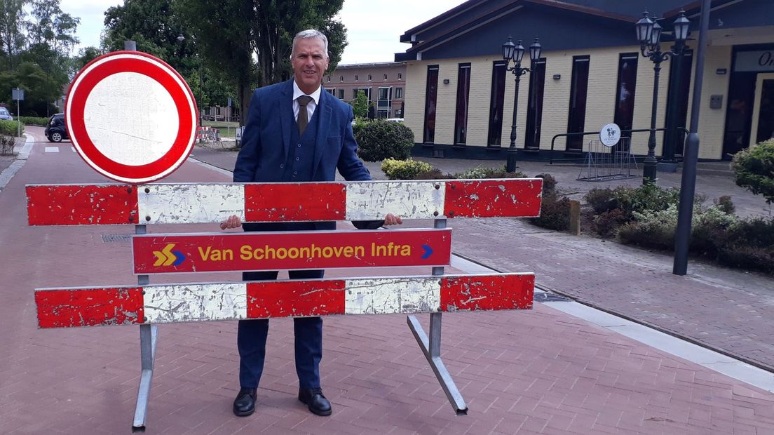 Wethouder Wim Vos tijdens de opening van de vernieuwde Hessenweg in 2020.