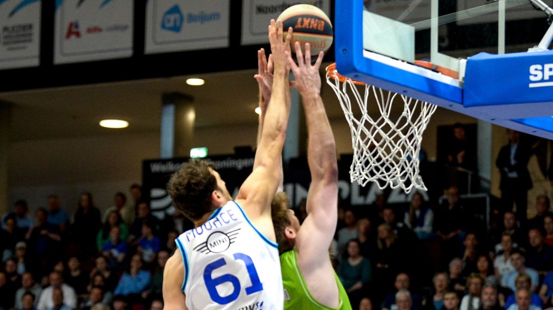 Clay Mounce scoort namens Donar tegen Leiden