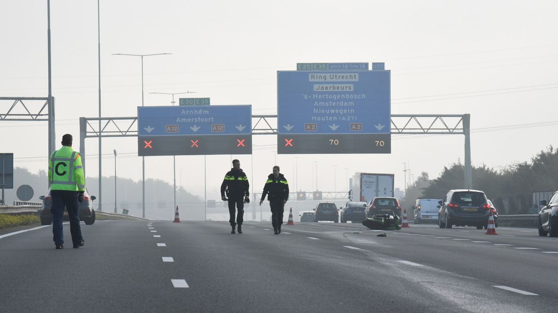 Twee rijstroken zijn open, de andere rijstroken worden nog niet vrijgegeven in verband met het onderzoek.