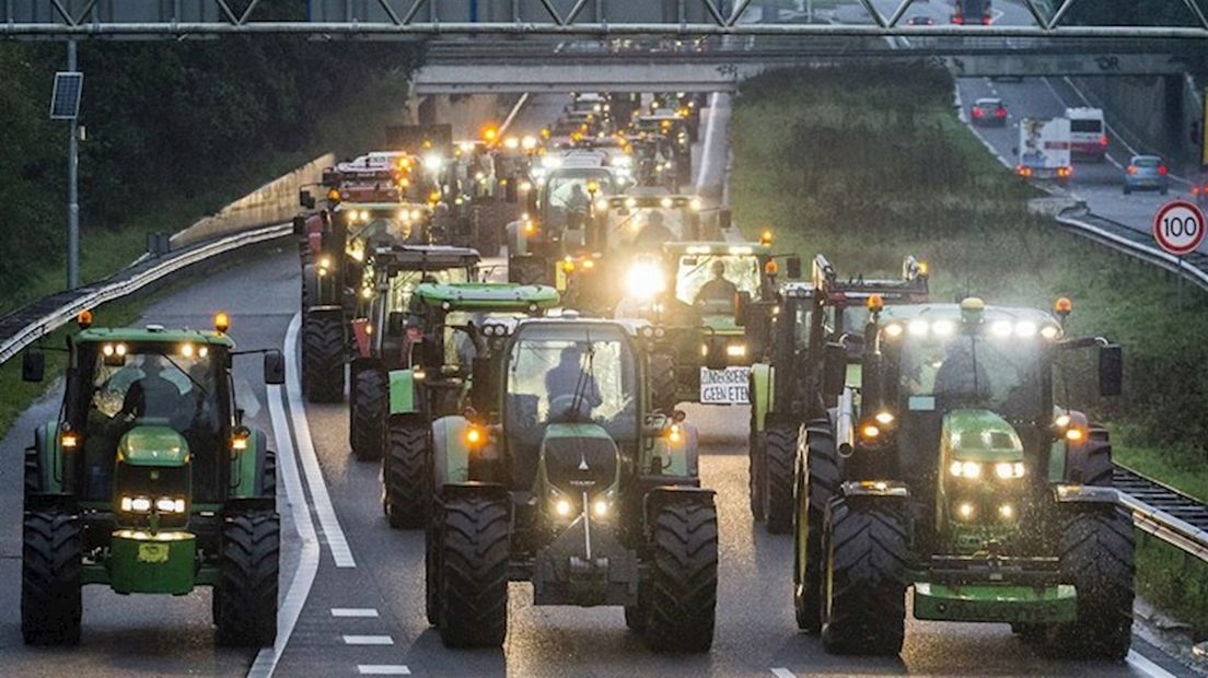 De trekkers zijn op de terugweg van het boerenprotest in Den Haag op 1 oktober