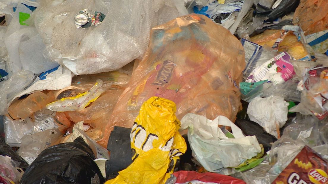 goud gouden incompleet Welke verpakkingen mogen bij 'het plastic'? En andere vragen over PMD-afval  beantwoord - Omroep Zeeland