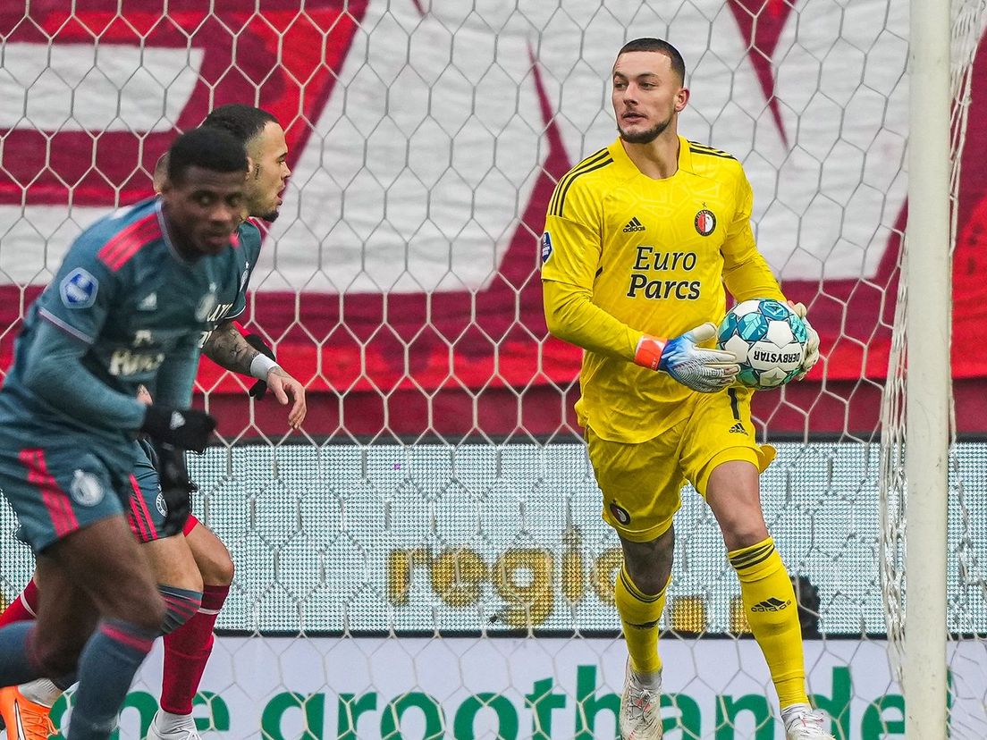 Feyenoord-doelman Justin Bijlow houdt zijn ploeg tegen FC Twente meermaals op de been