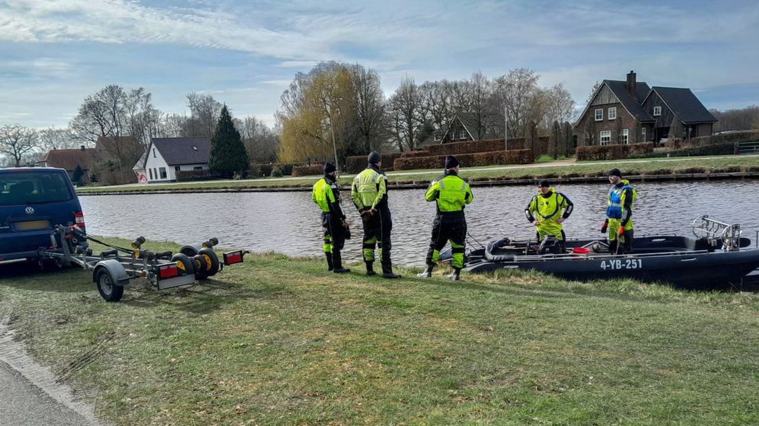 Politie doet aanvullend sporenonderzoek in kanaal Almelo - De Haandrik