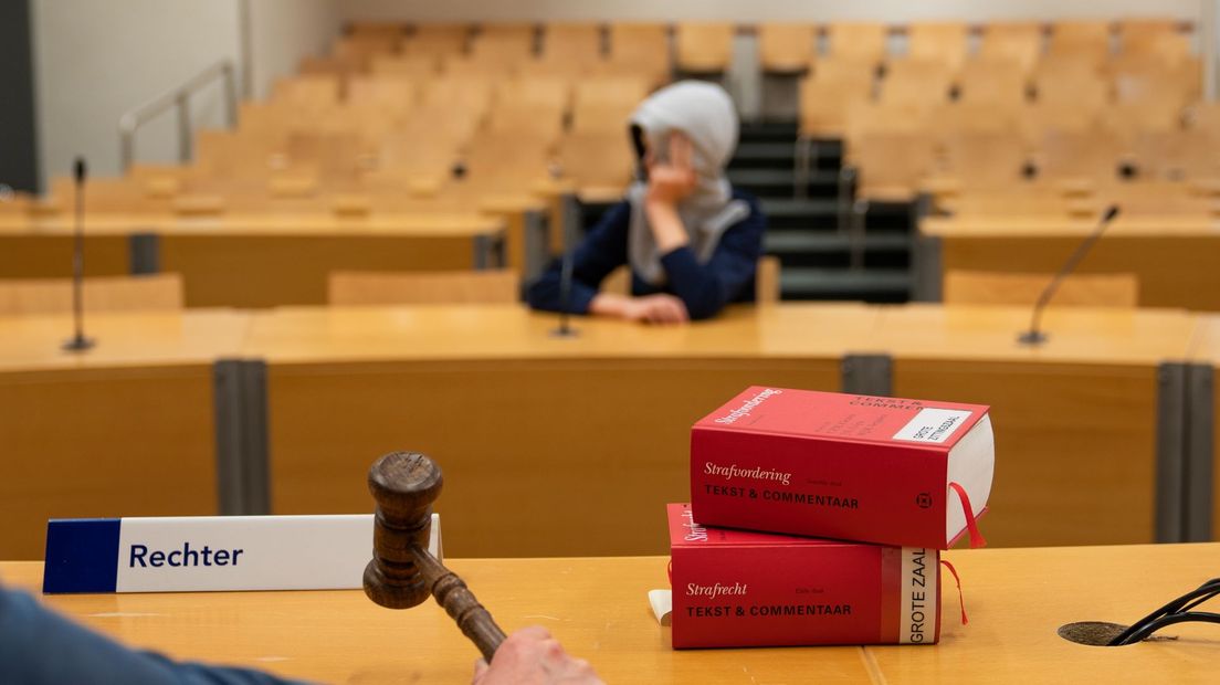 Rechtbank_Assen_stockfoto_met_figurant-verdachte