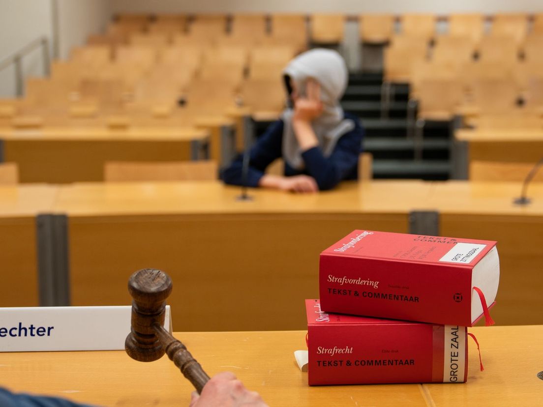 Rechtbank_Assen_stockfoto_met_figurant-verdachte