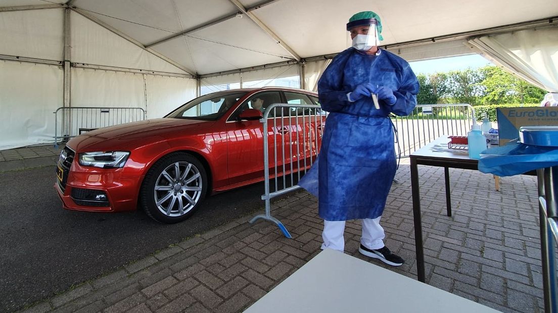 In de autoteststraat in Goes kan je je laten testen op het coronavirus
