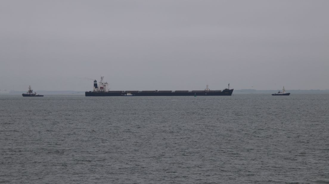 225 meter lang schip uur vast op Westerschelde bij Ritthem