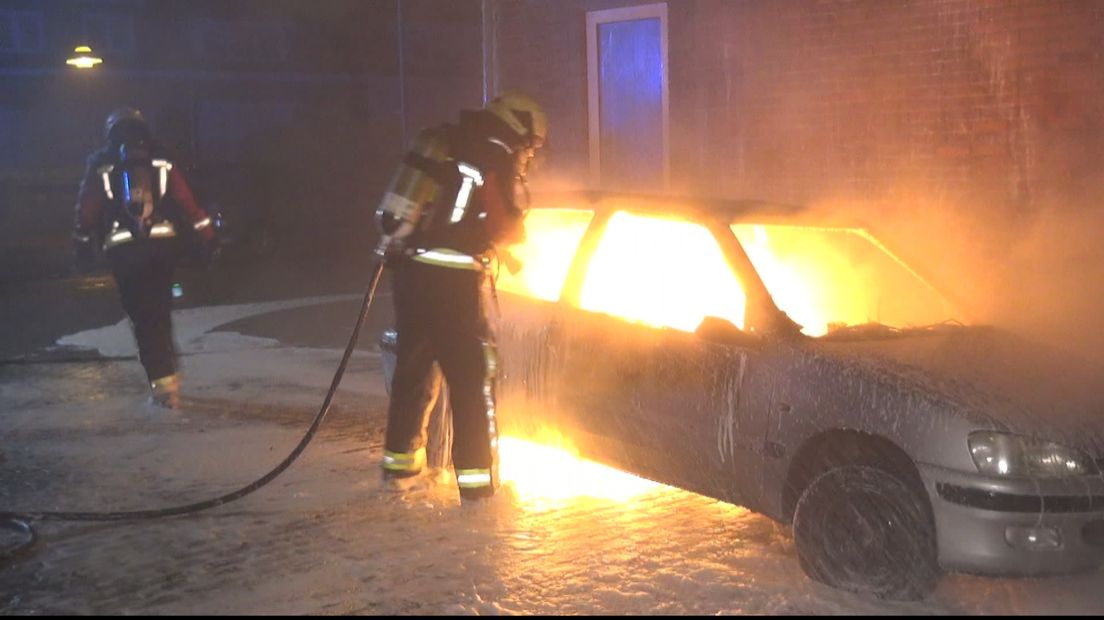 Tijdens de vorige jaarwisseling gingen er meerdere auto's in brand.