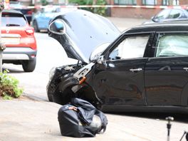 Flinke schade bij botsing tussen twee auto's op Frederik Hendriklaan
