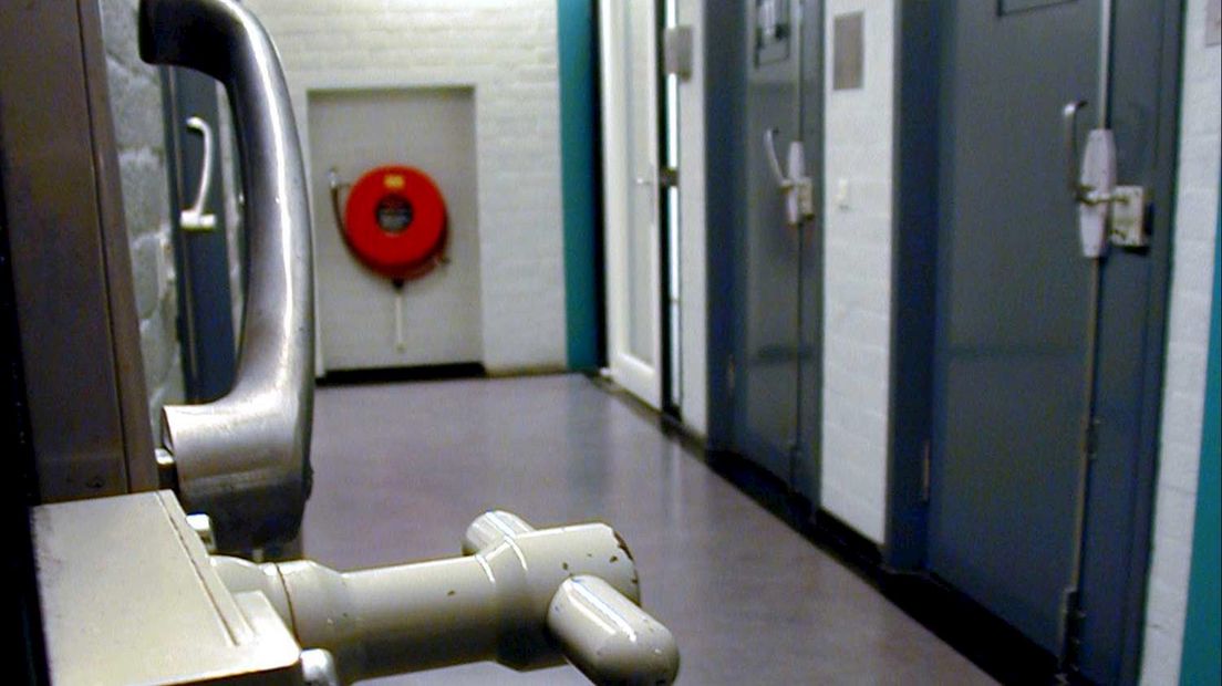 Celstraf voor bespugen deur buren