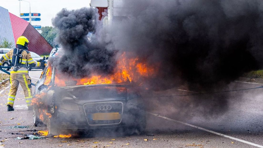 De uitgebrande auto in Nijmegen
