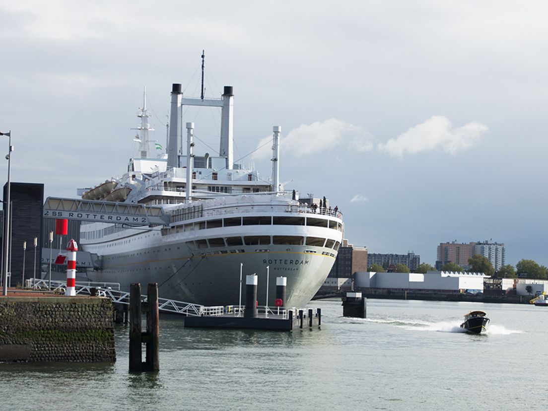 In welke haven ligt het SS Rotterdam?