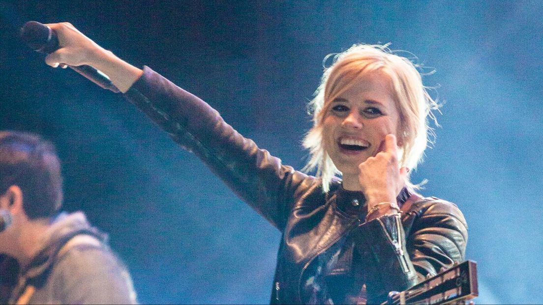 Ilse DeLange met The Common Linnets
