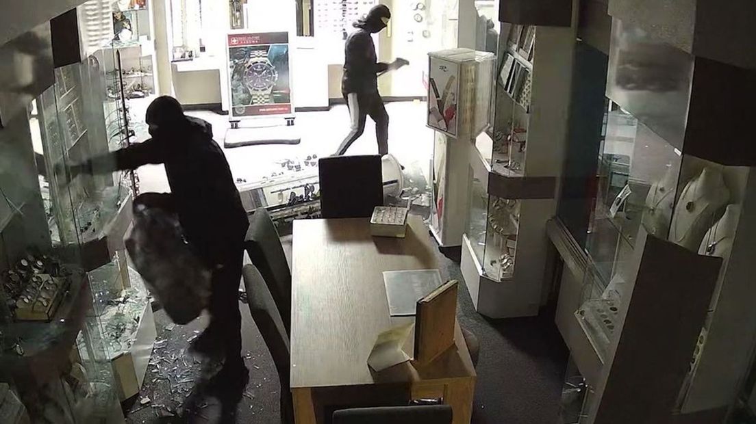 De voortvluchtige mannen richtten een ravage aan in Vaassen.
