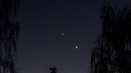Jupiter en Venus 'kussen' elkaar en jij kan dat vanavond zien