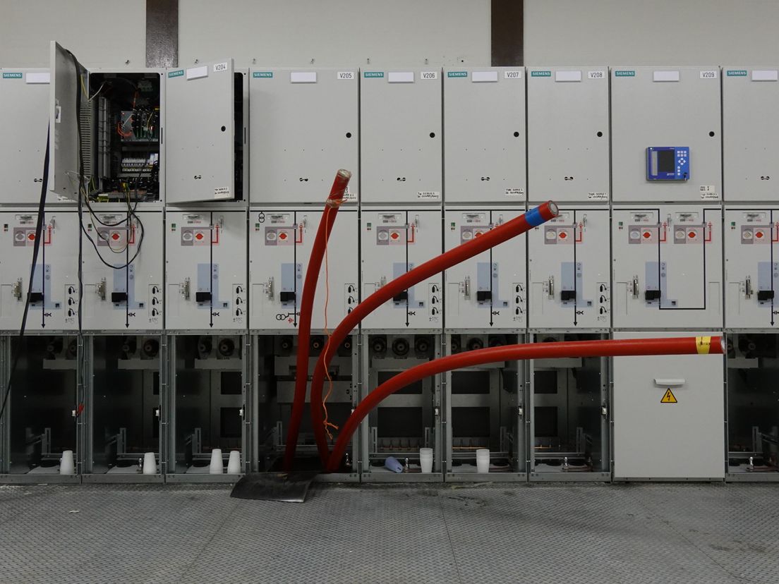 De nieuwe meterkasten in opbouw