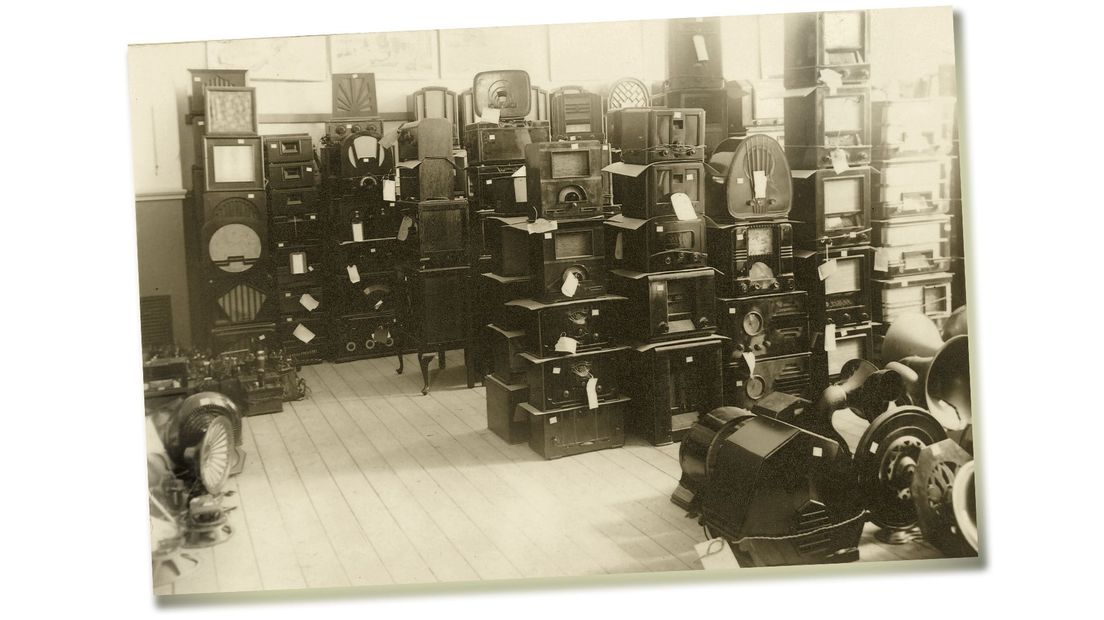 Op 13 mei 1943 kwam het bevel van de bezetter dat alle Nederlanders hun radio's moesten inleveren.